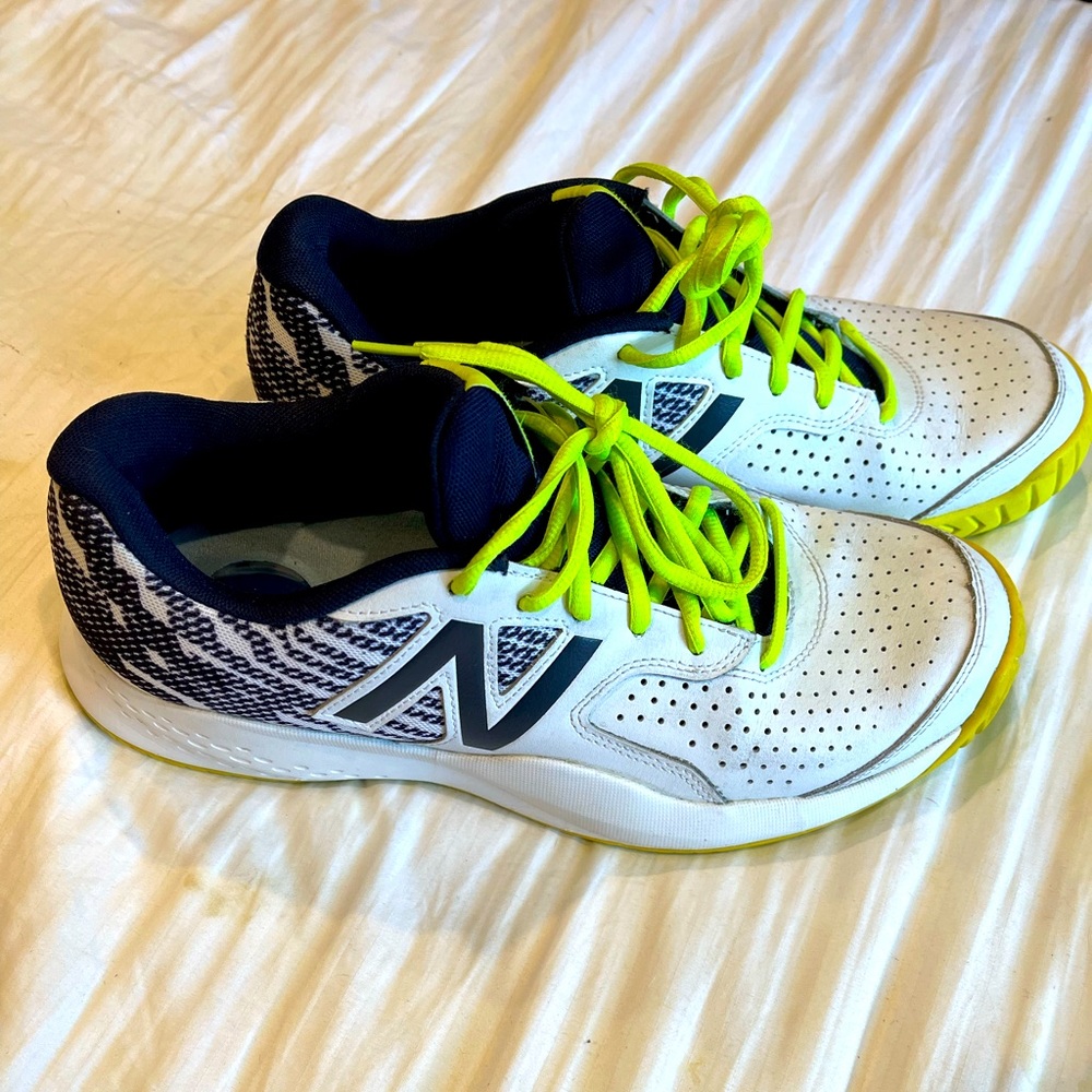 New balance 696 walking shoe size 10.5